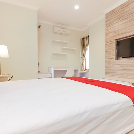 Reddoorz Premium Near Ragunan Zoo 2 Giacarta Esterno foto