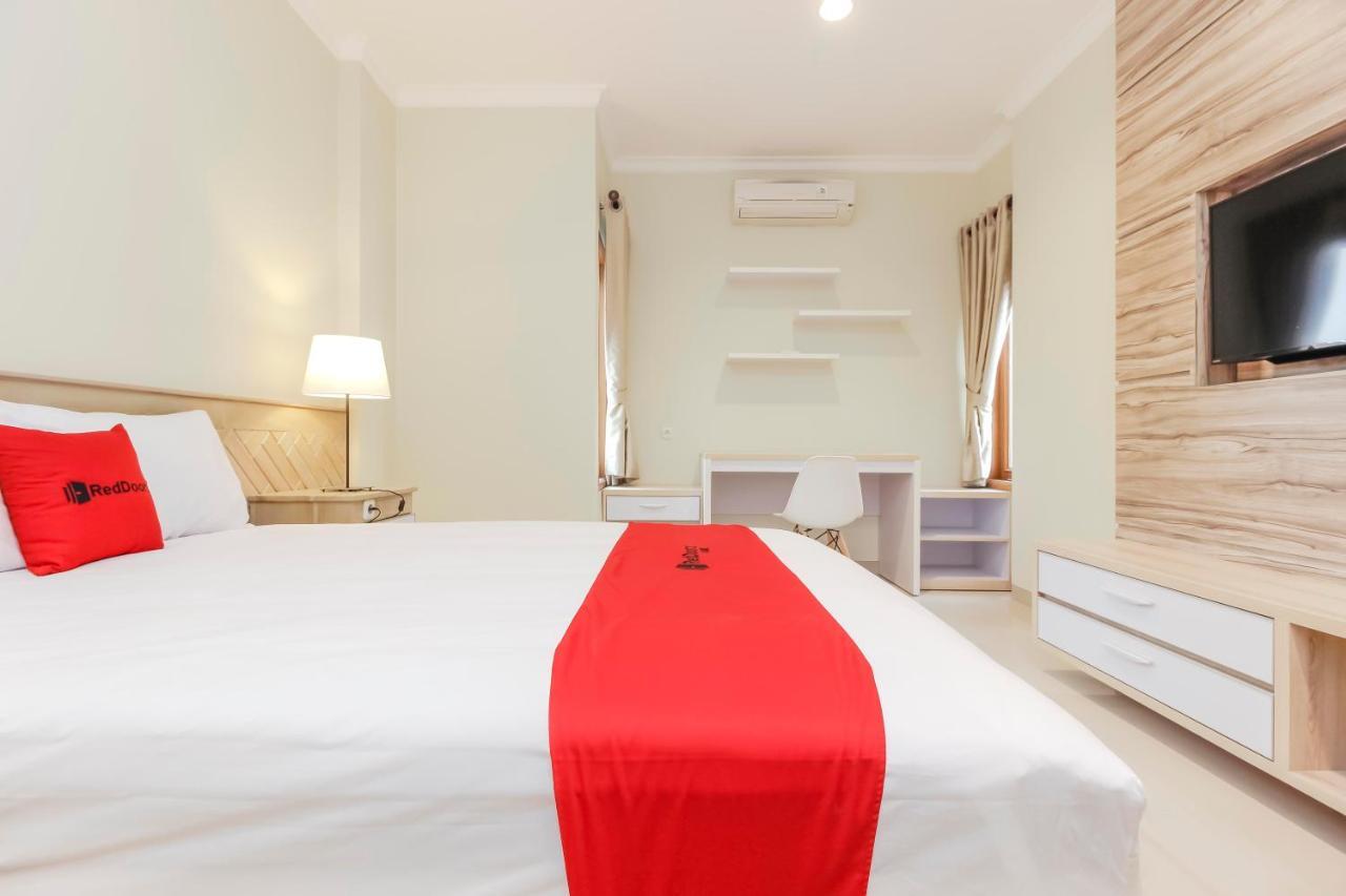 Reddoorz Premium Near Ragunan Zoo 2 Giacarta Esterno foto