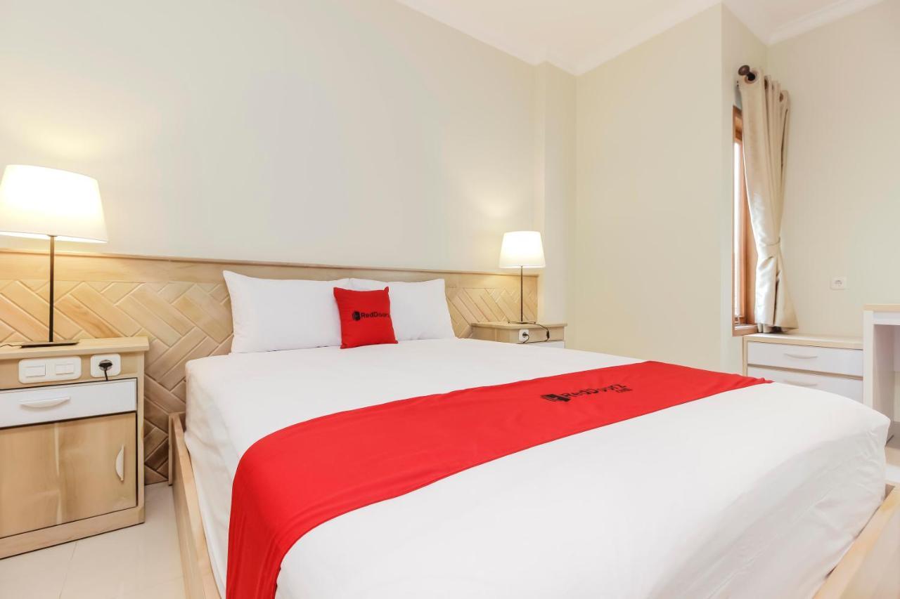 Reddoorz Premium Near Ragunan Zoo 2 Giacarta Esterno foto